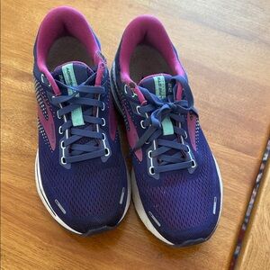 Brooks Women's Athletic Shoes - Navy and Pink